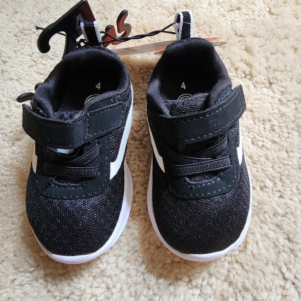 Wonder Nation Baby Boy Black and White Everyday Mesh Sneaker Size 4 NWT